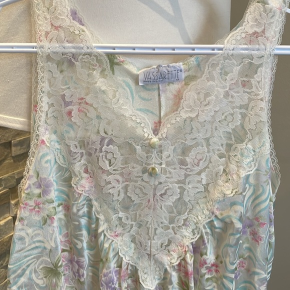 Floral and lace vintage nightgown - Picture 2 of 8